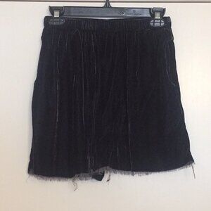 S NWOT LOVE TANJANE Velvet Short FF14 4027